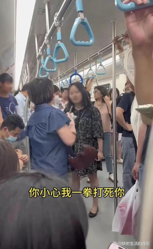上海大妈抢座后称警察不会帮外地人 地域歧视引众怒