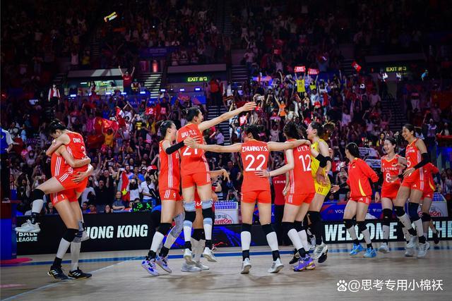 女排疯狂日！世界冠军 奥运冠军 世界第一输球，中国女排三喜临门 女排精神闪耀