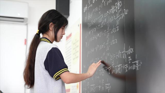 “四年级显现数学天赋”！记者探访“数学天才”姜萍的老家 中专生全球第12名