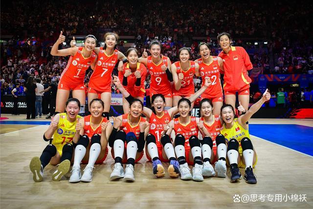 女排疯狂日！世界冠军 奥运冠军 世界第一输球，中国女排三喜临门 女排精神闪耀