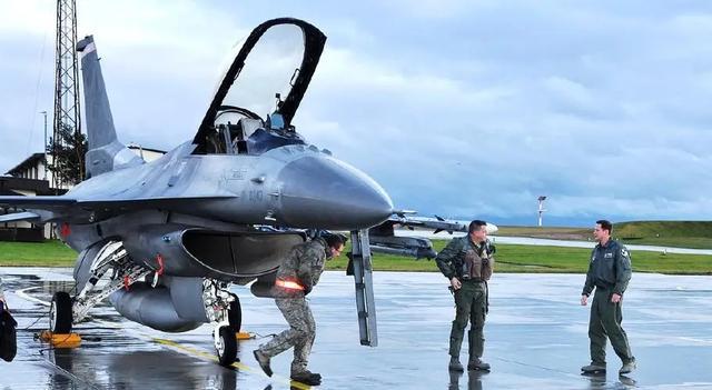 乌克兰空军：乌F-16战机飞行员培训进入最后阶段，强化防空能力