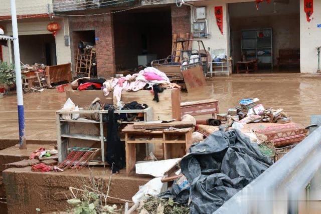 记者探访广东梅州受灾村落：犹如在废墟中穿行，村民重建家园进行时