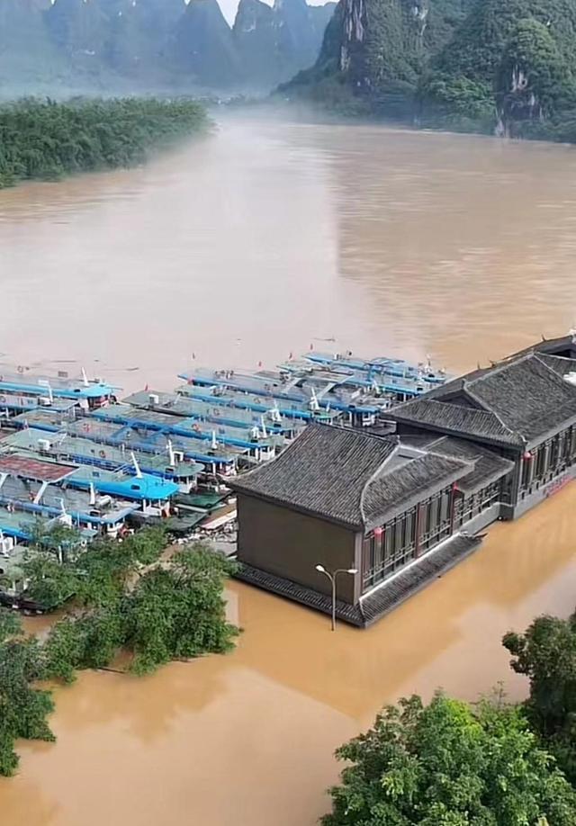 桂林兴坪镇遇洪水：游客已基本撤离，古镇积极展开自救