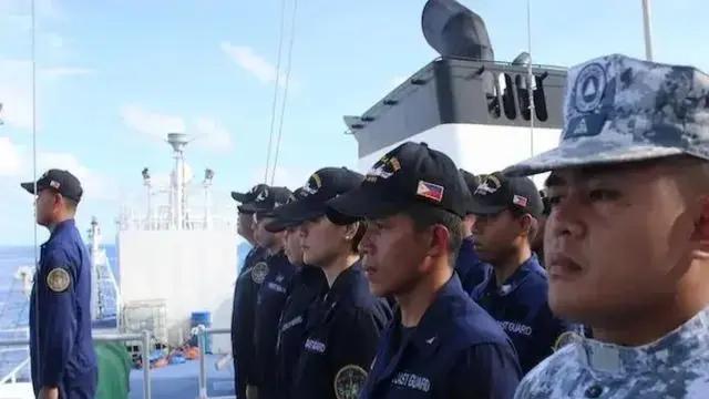 中国海警:这是中国,回菲律宾去！菲船只沉默应对
