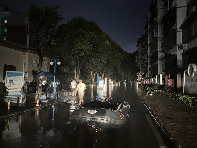 洪峰过境后的桂林 超30年一遇洪水肆虐