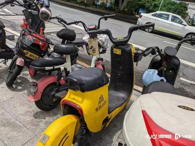 深圳街头再现无牌共享电单车 安全隐忧与退费困境并存