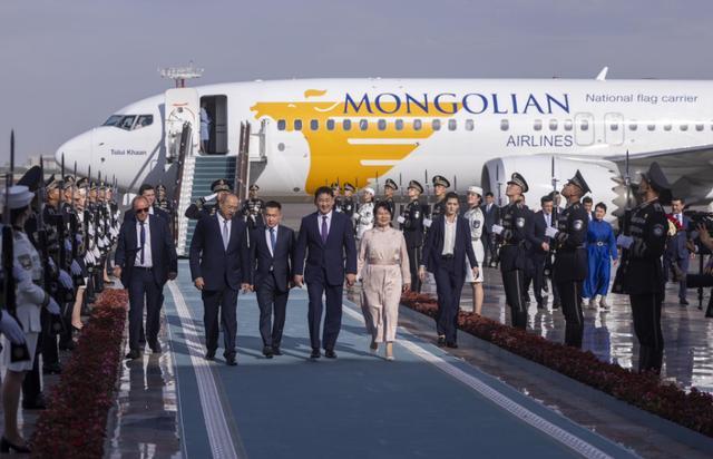 蒙古国总统首次访问乌兹别克斯坦