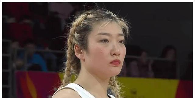 未来接班李梦！中国女篮18岁1米86混血前锋出炉：首秀11 8 5，新星闪耀赛场