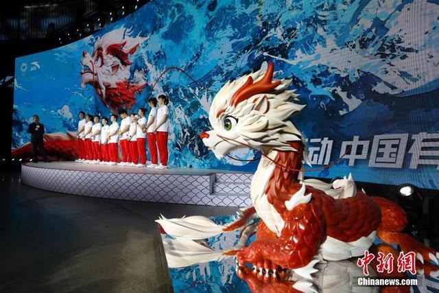 巴黎奥运会中国代表团领奖服发布 冠军龙服续传奇
