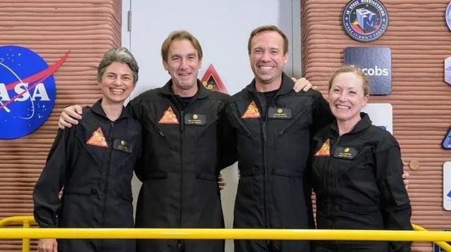 4名美国志愿者“火星”归来