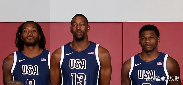 美国男篮合影照出炉，杜兰特身高太抢镜，比208浓眉哥还要高的多