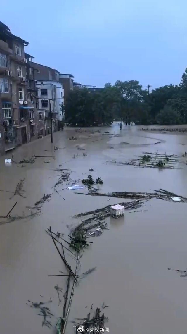 重庆长寿河水倒灌有房屋被淹