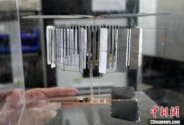 科学家研发太阳光驱动微型飞行器