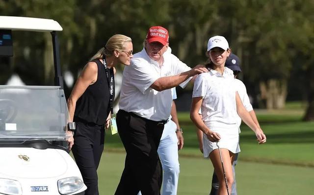 特朗普17岁孙女惊艳四座：高尔夫天才，身材健美气场超强——共和党大会上的温馨一幕
