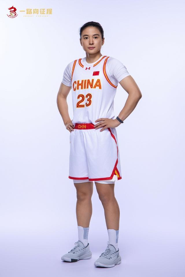 又美又能打！中国女篮最新证件照、定妆照出炉 巴黎奥运期待绽放