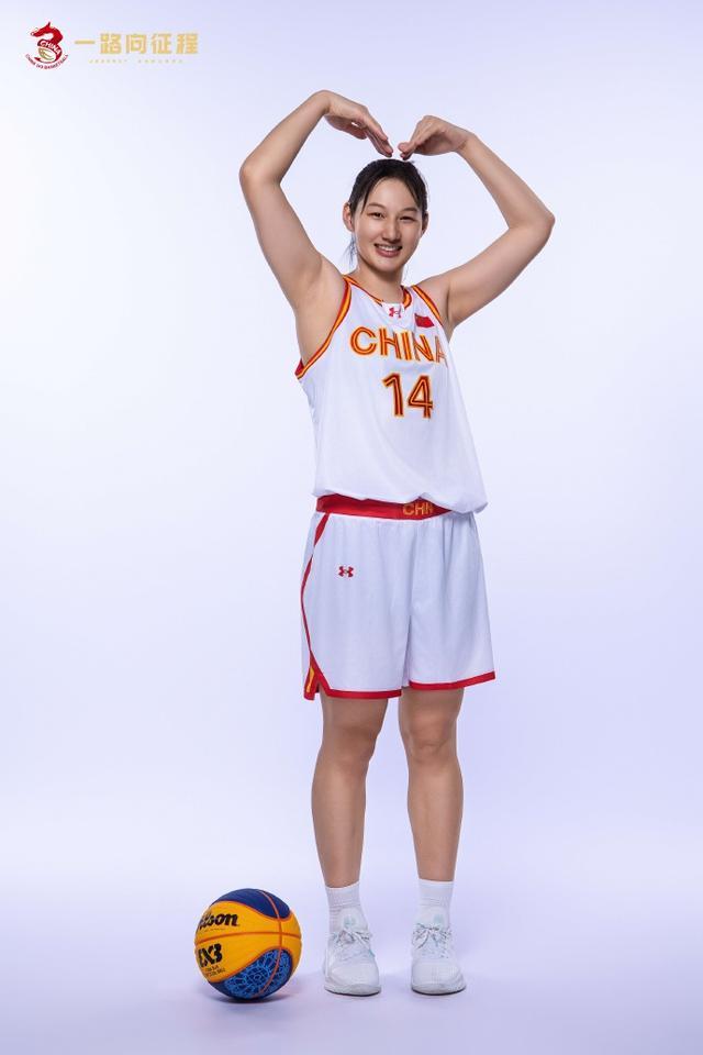 又美又能打！中国女篮最新证件照、定妆照出炉 巴黎奥运期待绽放