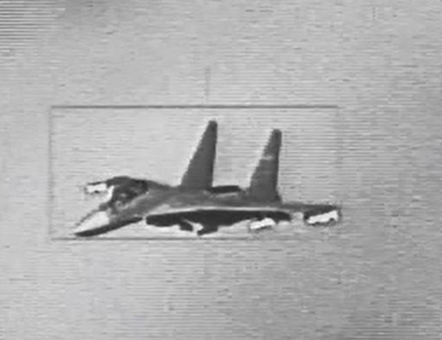 歼16又被F16V跟踪，台舰长：赖清德装腔作势，击落歼16会导致武统