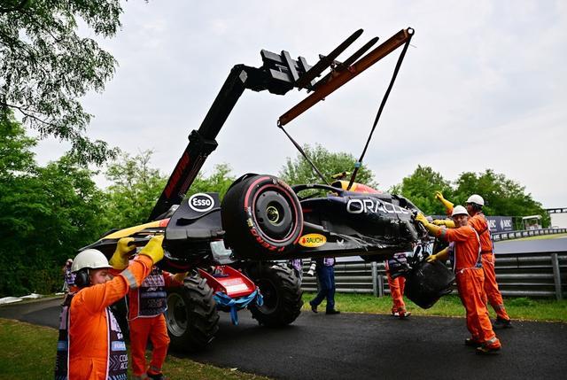 维斯塔潘事故谁负责？FIA：汉密尔顿本可避免这次碰撞，但无人被追责 红牛车队陷困境