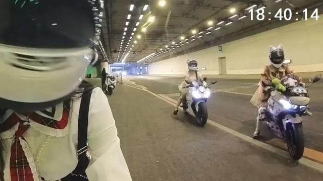 北京警方通报3女子奇装异服超速骑行 共罚1.7万，扣54分