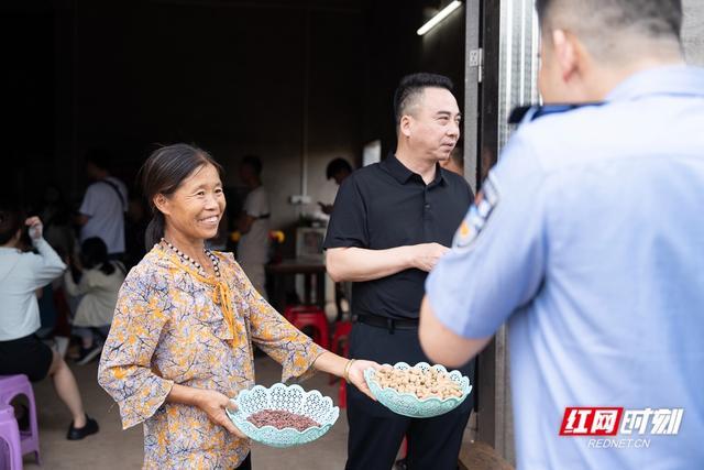 1岁男童和妈妈同时被拐 32年后回家！