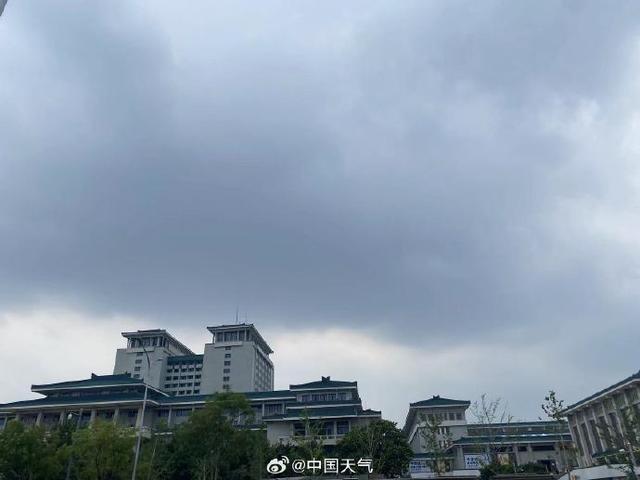 北京体感温度已超40℃!雨在路上了,目前京西已有红色回波 雷雨将至，风雹随行