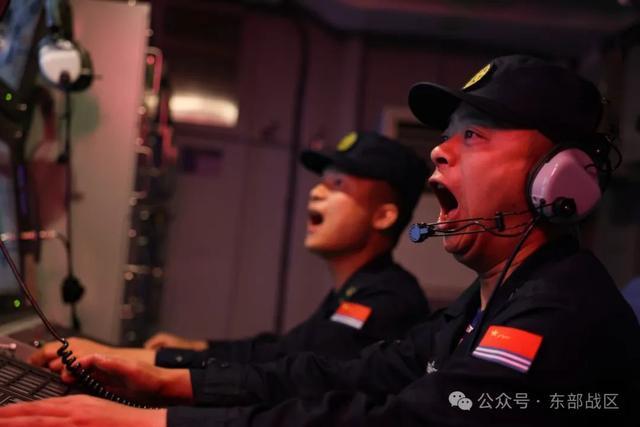 海军舰艇编队开展实兵实弹演练 东海尖兵，砺剑海天