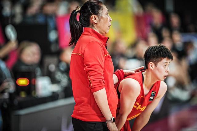 首战即决战！中国女篮主帅公开发声：我们要放低姿态去拼对手——力拼西班牙，展现奥运精神