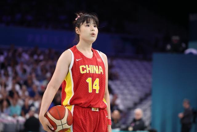 媒体人：中国女篮输了李月汝没输