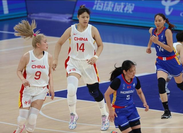 首战即决战！中国女篮主帅公开发声：我们要放低姿态去拼对手——力拼西班牙，展现奥运精神