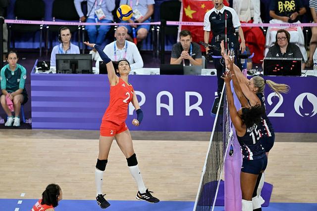 中国女排小组赛第一战赢了 3-2险胜美国夺开门红