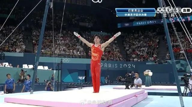 苏炜德两次掉杠，中国体操男团遗憾摘银 虽败犹荣，期待未来辉煌
