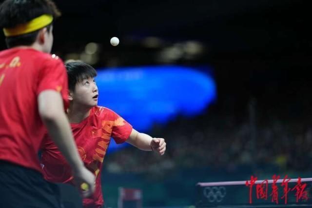 媒体谈乒乓球混双选手合影：美好瞬间定格巴黎奥运荣耀