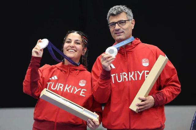 土耳其射击选手松弛感 奥运银牌的“随性”传奇