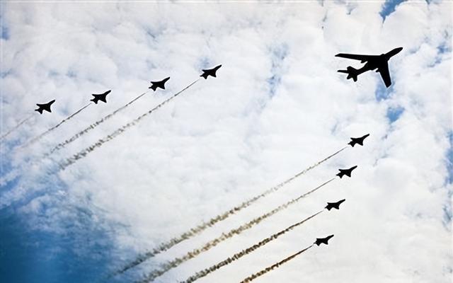 八一建军节重温往年阅兵震撼场面 空军梯队演变见证强国之路