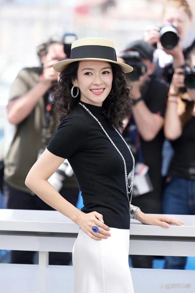 章子怡带女儿看话剧，母女情深共赏艺术之美