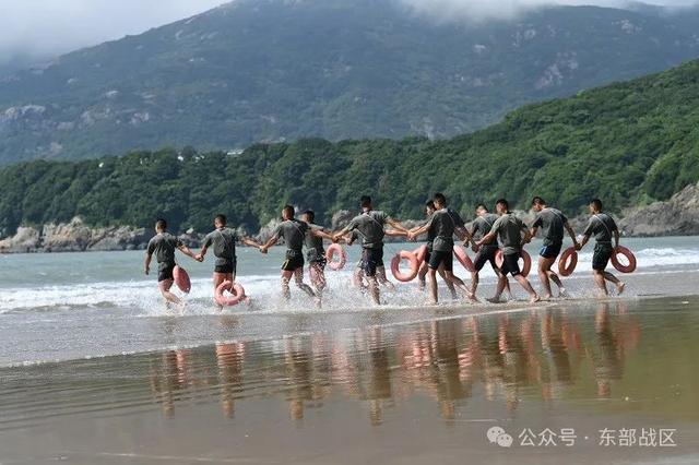 迎风斗浪！第71集团军某旅展开濒海驻训 铸就海疆利剑