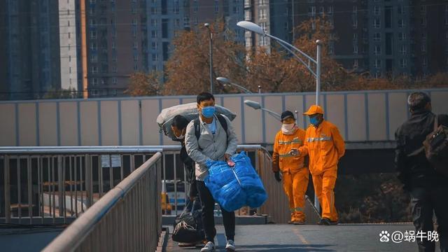 缺钱本科生，扎堆工厂流水线