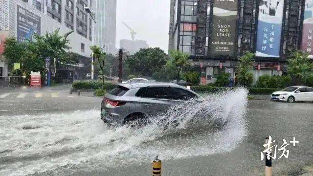 为什么广东的雨这么大 多地现"水浸街"，交通受阻