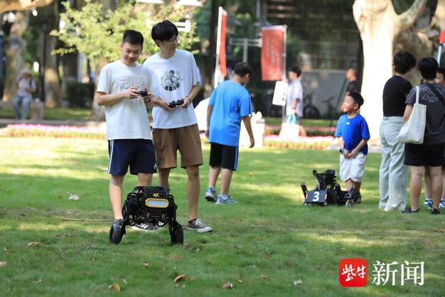 14岁小孩哥到东南大学报到 东大史上最年轻大学生入学