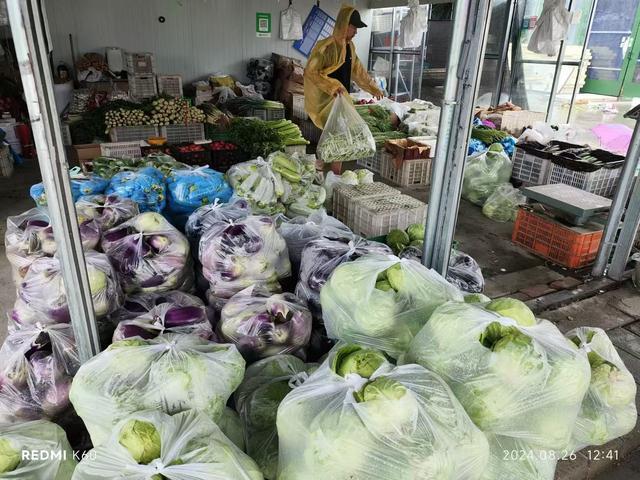 北京：米面油肉菜库存足，国企应对强降雨力保首都市场供应 雨中“菜篮子”不打烊