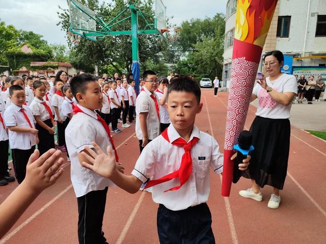 直击济南2024年秋季开学现场 仪式感满满，梦想启航