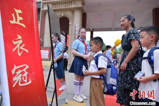 河北石家庄：小学生开启校园新生活，迎首个开学季