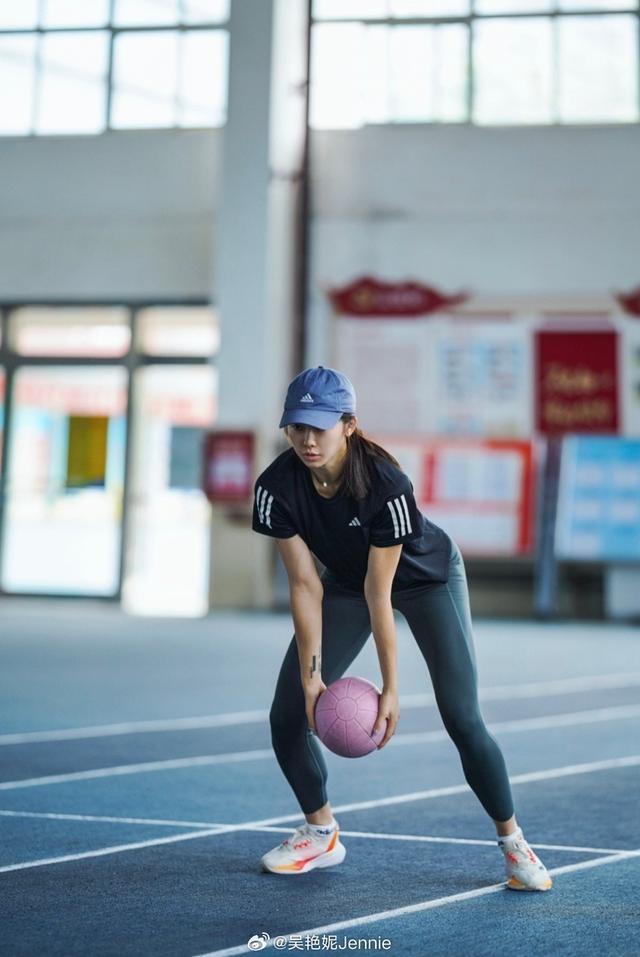 吴艳妮晒训练照 备战状态佳，剑指新高