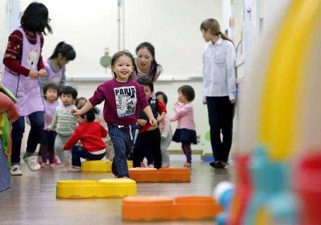 多地民办幼儿园开始存量博弈：幼师转岗当帮厨，有园方拖欠家长百万学费