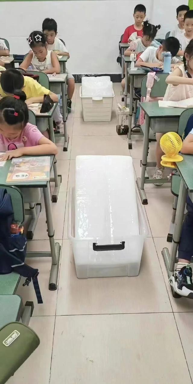 多地中小学热到搬冰块 教育部门回应 安装空调非易事