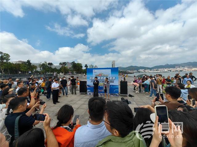 张朝阳中秋横渡威海海湾 挑战成功，用时2小时36分