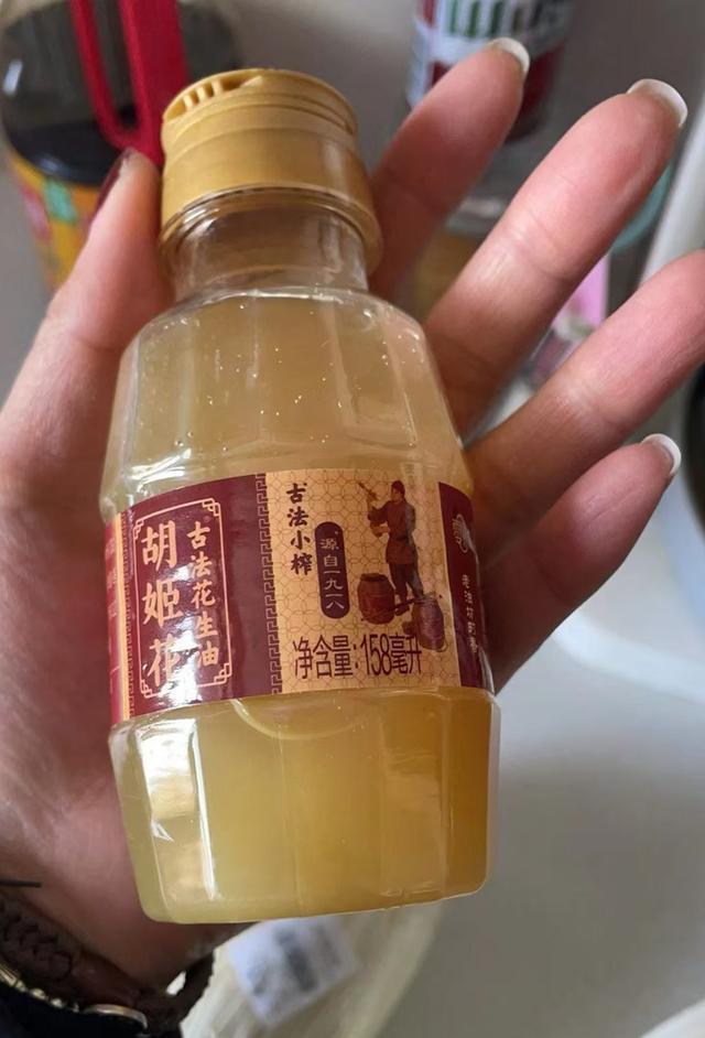 1元抢购的两提卷纸半个巴掌大 网购陷阱揭秘