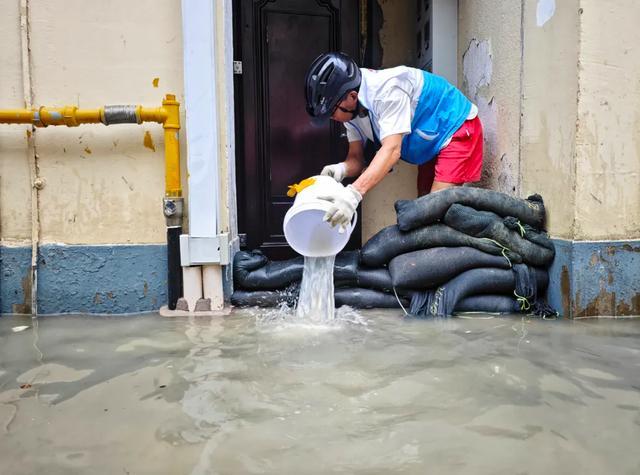 上海暴雨致养老院多人被困 消防紧急救援