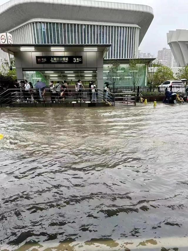 上海回应游泳馆地铁站被淹