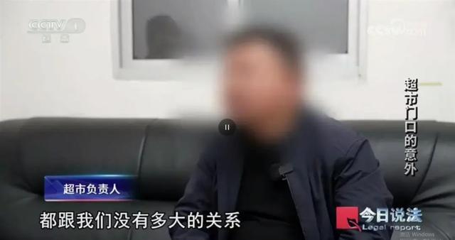 老人领鸡蛋被挤倒身亡法院判了，超市被判担责三成